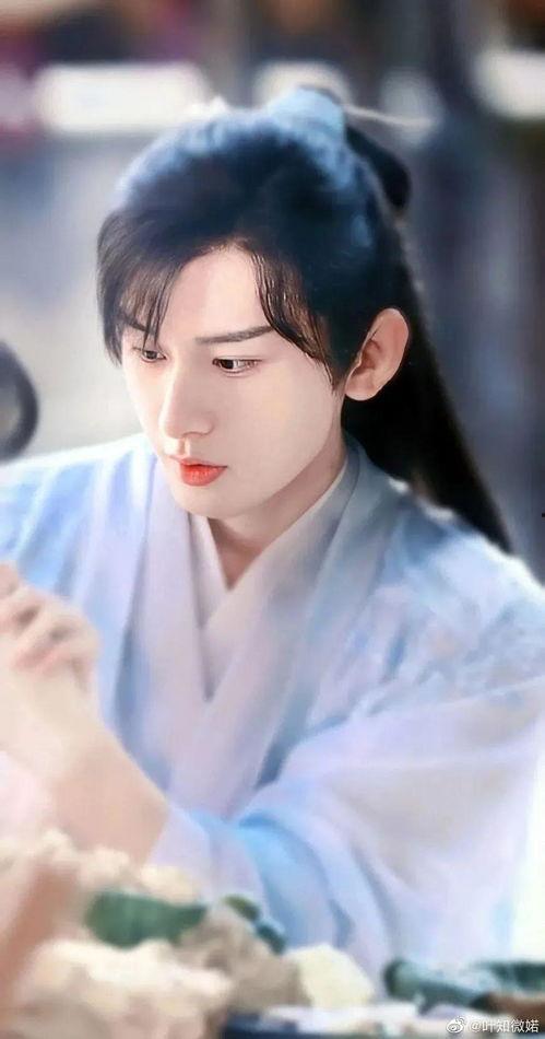 成毅的图片,光影交织下的翩翩少年